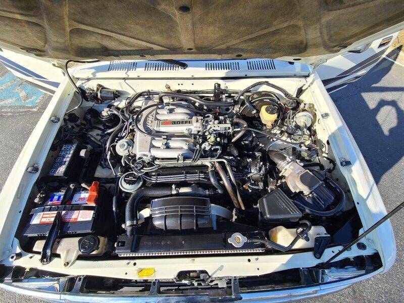 Toyota-pick-up-1990-white-16