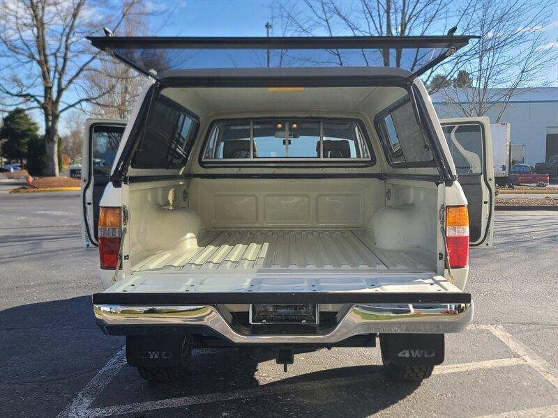 Toyota-pick-up-1990-white-17