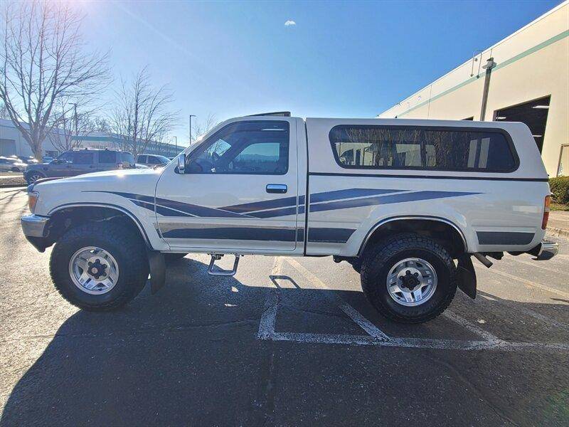 Toyota-pick-up-1990-white-2