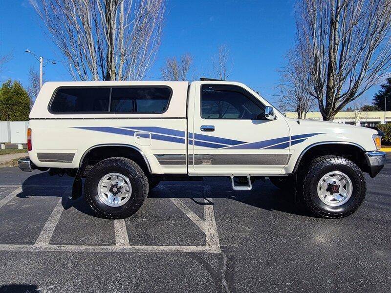 Toyota-pick-up-1990-white-3