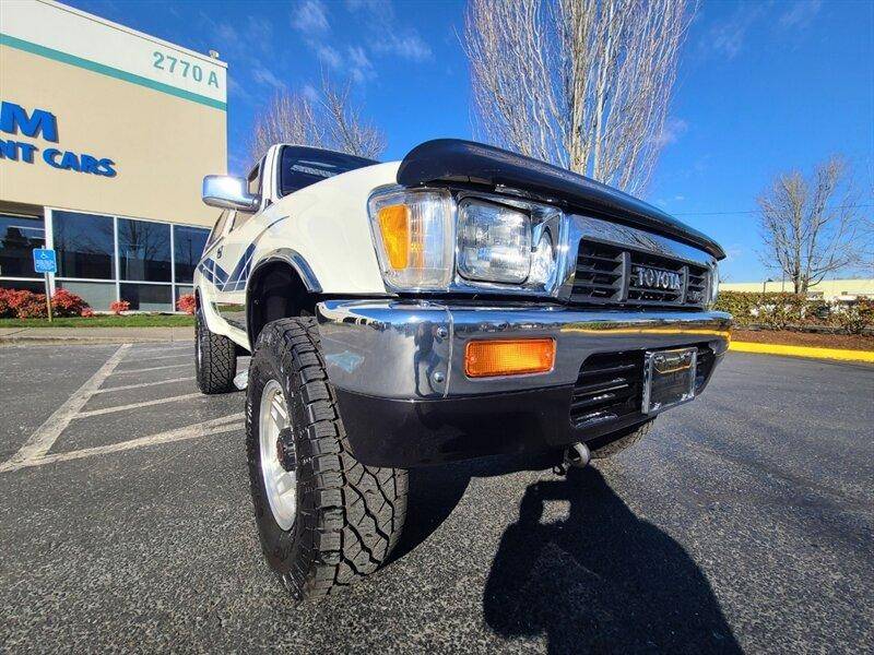 Toyota-pick-up-1990-white-9