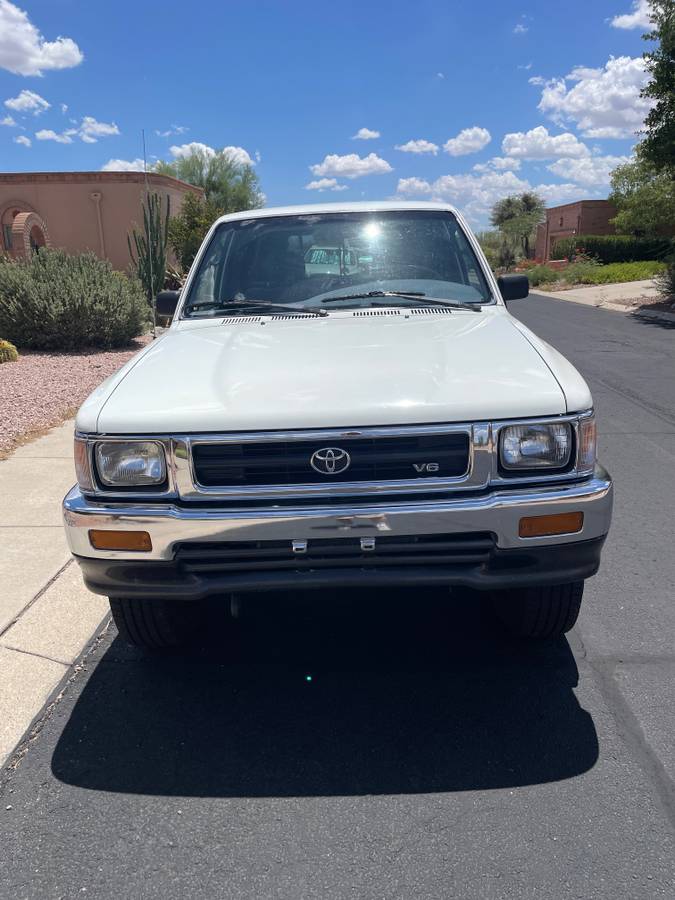 Toyota-pick-up-1992-white-1