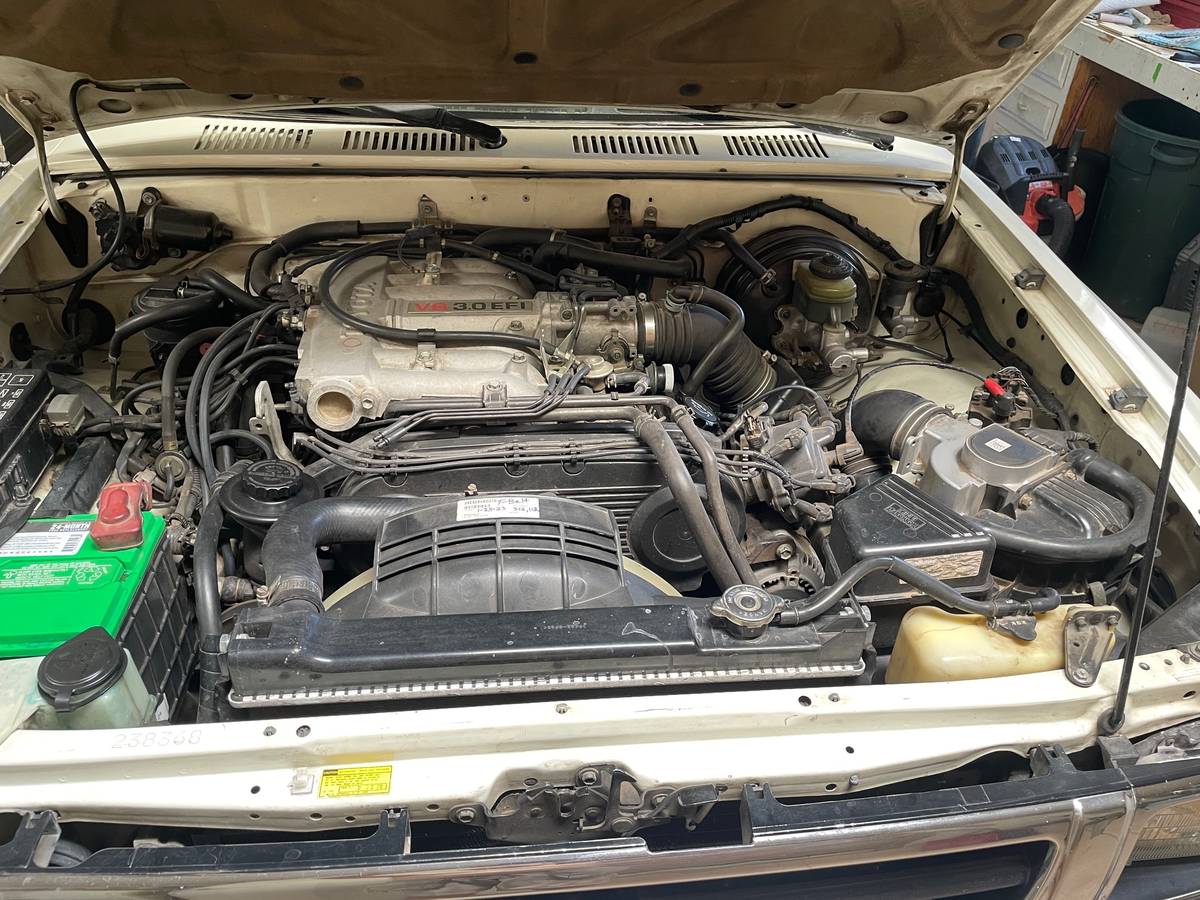 Toyota-pick-up-1992-white-12