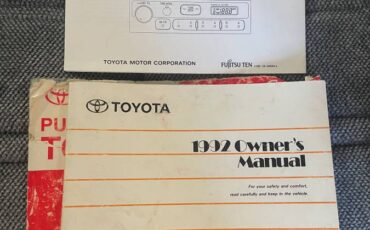 Toyota-pick-up-1992-white-13