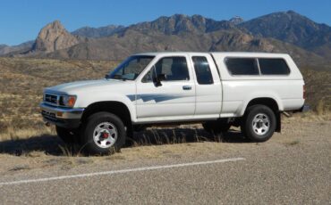 Toyota-pick-up-1992-white