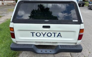 Toyota-pick-up-1993-white-1