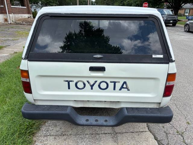 Toyota-pick-up-1993-white-1