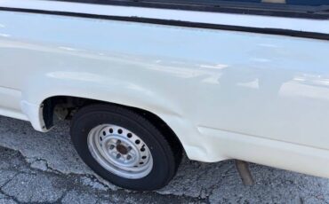 Toyota-pick-up-1993-white-12