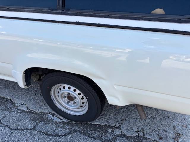 Toyota-pick-up-1993-white-12