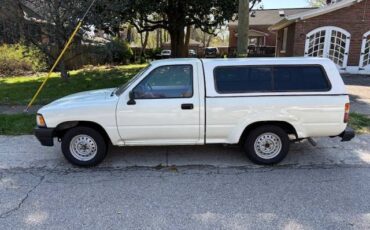 Toyota-pick-up-1993-white-2