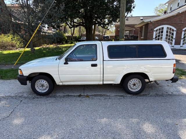 Toyota-pick-up-1993-white-2