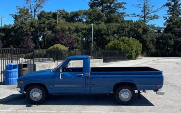 Toyota-pickup-1980-blue-1
