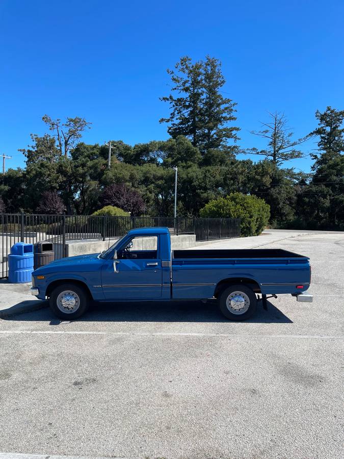 Toyota-pickup-1980-blue-1
