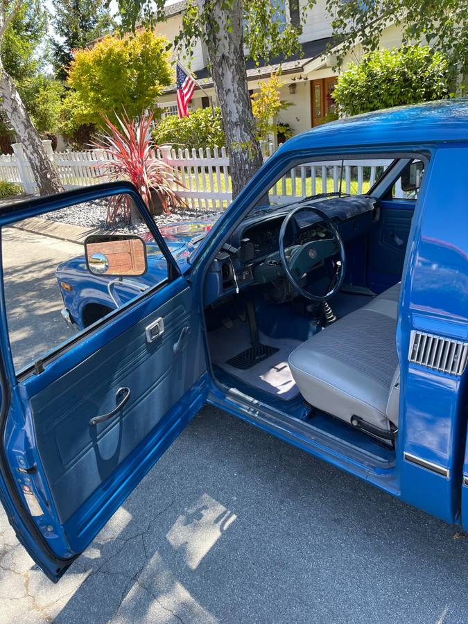 Toyota-pickup-1980-blue-10