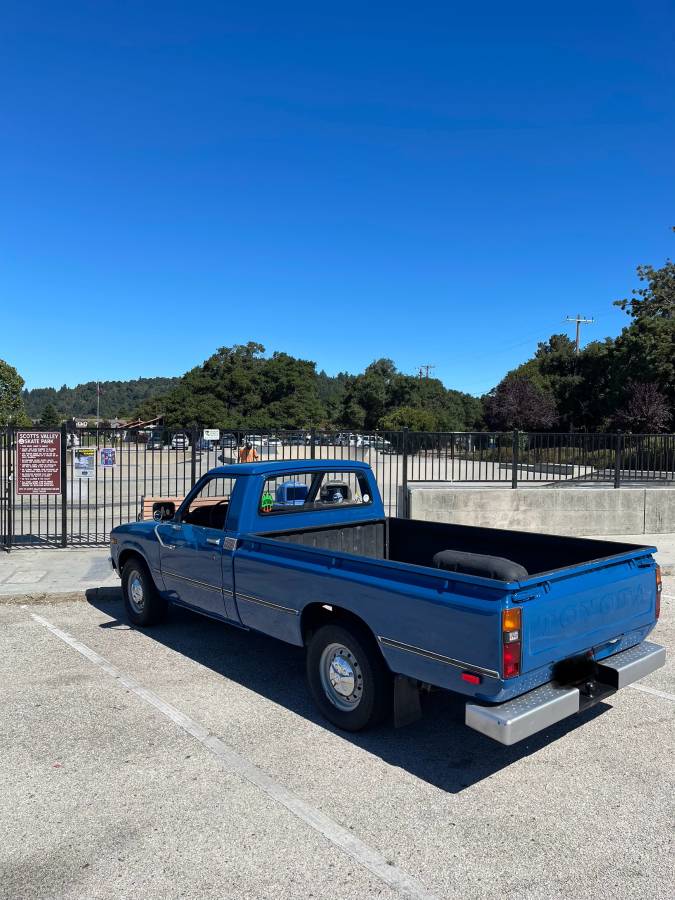 Toyota-pickup-1980-blue-2