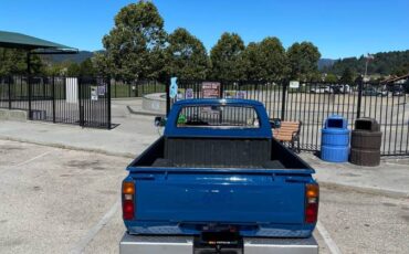 Toyota-pickup-1980-blue-3