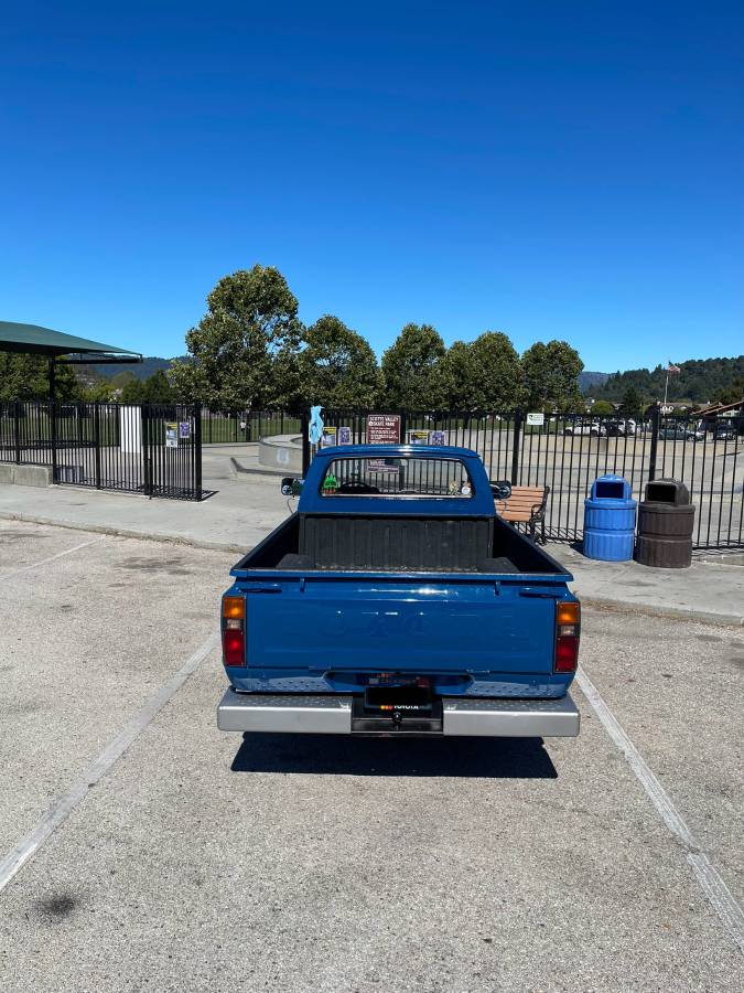 Toyota-pickup-1980-blue-3