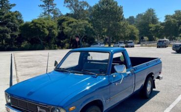 Toyota-pickup-1980-blue