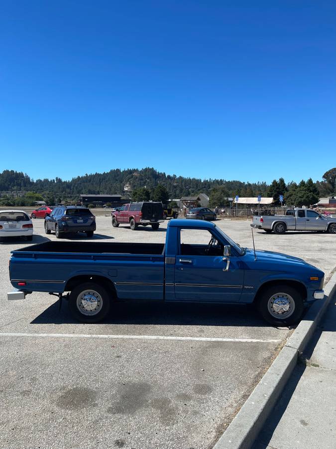 Toyota-pickup-1980-blue-4