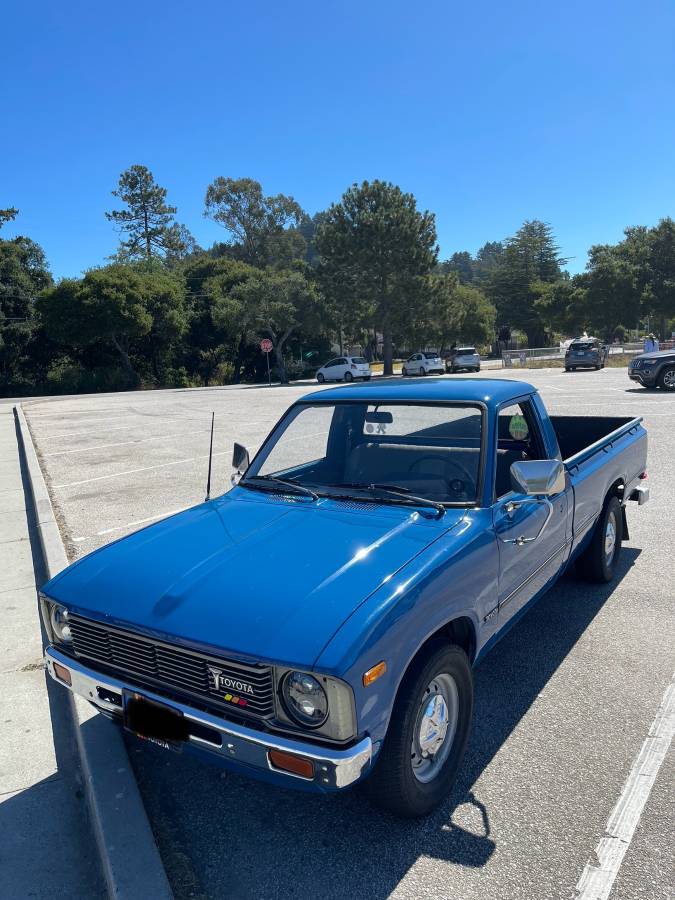 Toyota-pickup-1980-blue-6