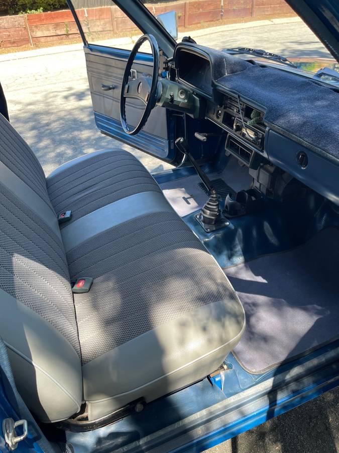 Toyota-pickup-1980-blue-8