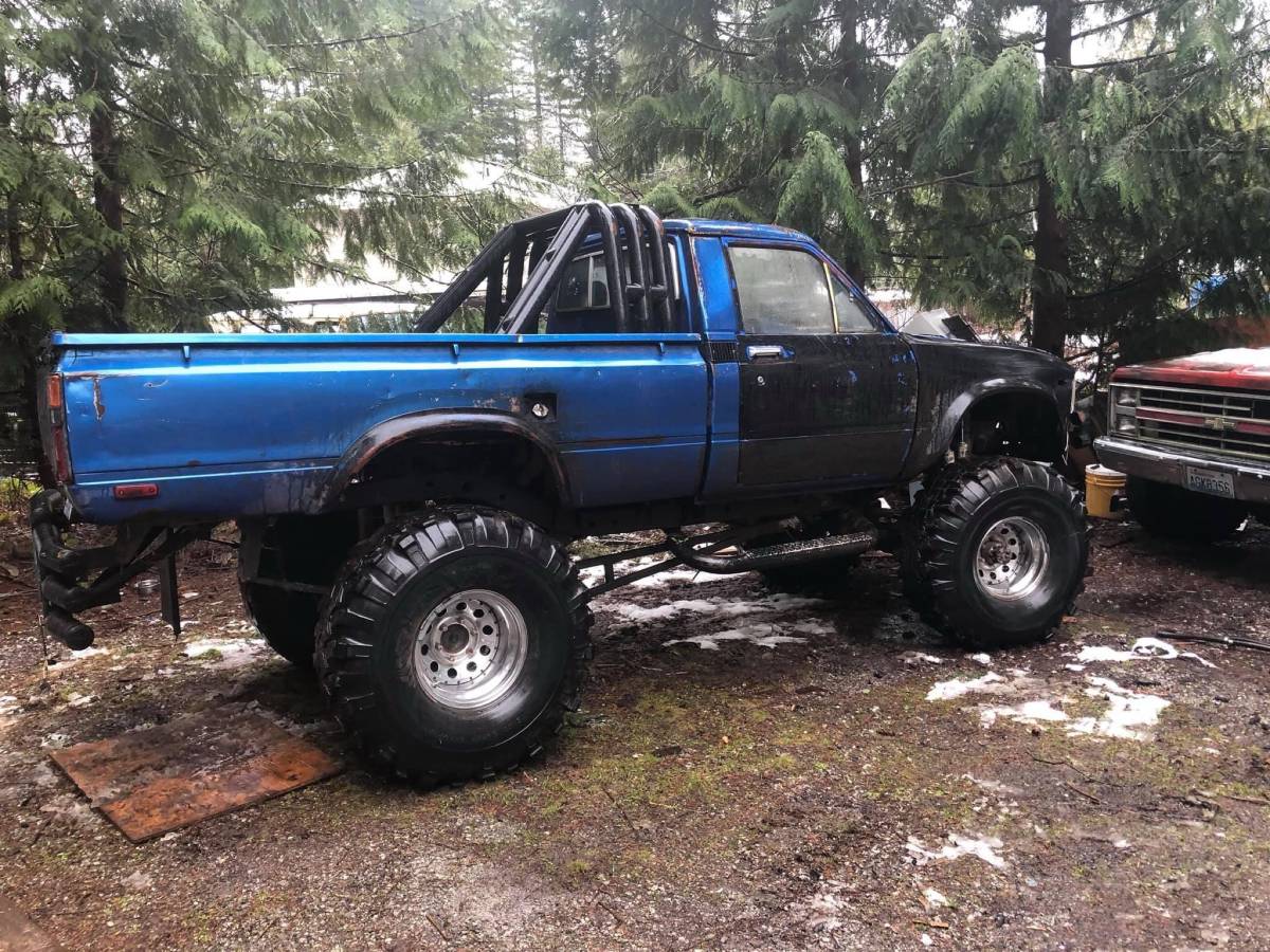 Toyota-pickup-1980-custom-2