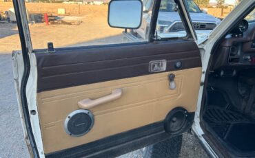 Toyota-pickup-1982-white-1
