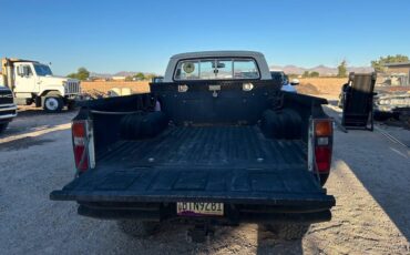 Toyota-pickup-1982-white-2