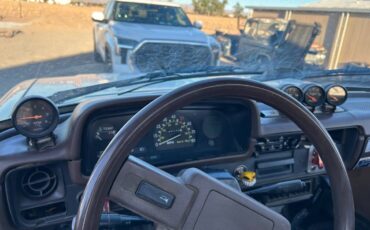 Toyota-pickup-1982-white-3