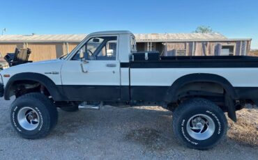 Toyota-pickup-1982-white-4