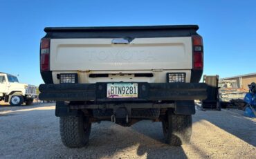 Toyota-pickup-1982-white-7