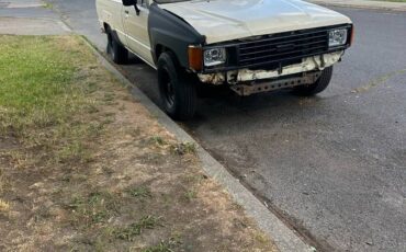 Toyota-pickup-1984-1