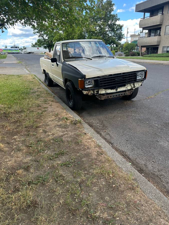 Toyota-pickup-1984-1