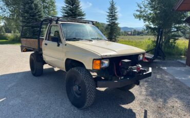 Toyota-pickup-1984-1