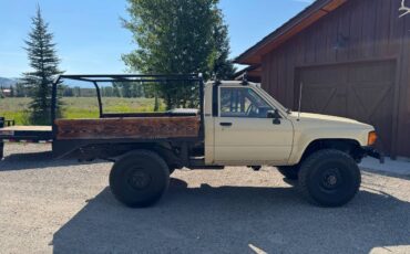 Toyota-pickup-1984-2