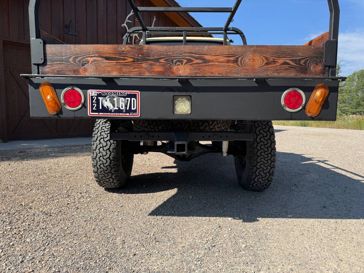 Toyota-pickup-1984-3
