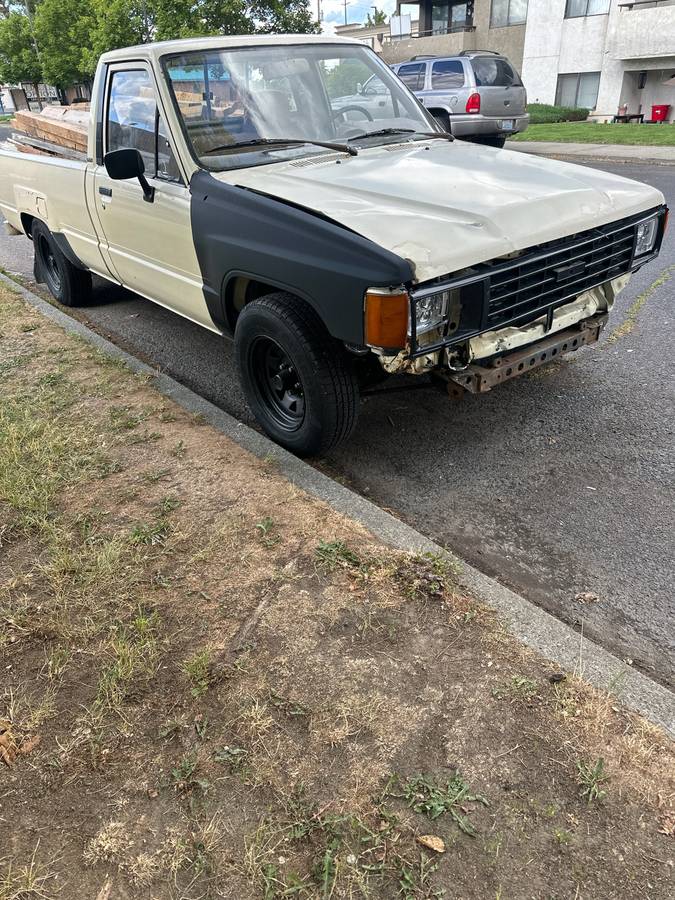 Toyota-pickup-1984-5