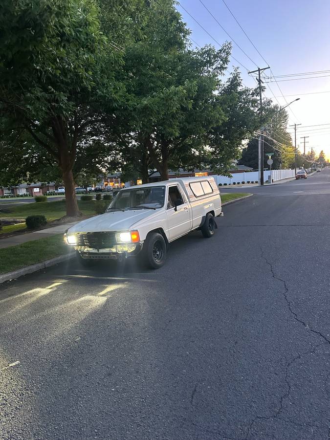 Toyota-pickup-1984-6