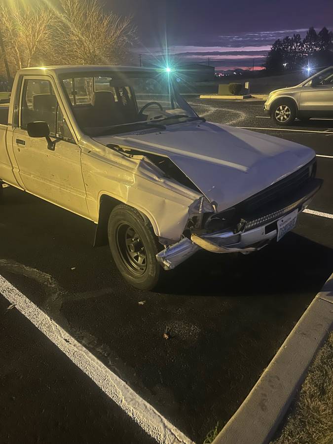 Toyota-pickup-1984-7