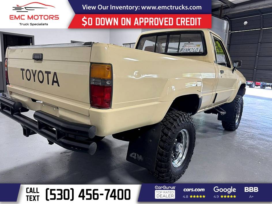 Toyota-pickup-1985-1
