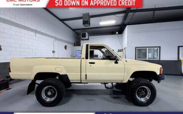 Toyota-pickup-1985-19