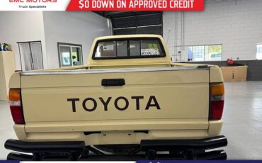 Toyota-pickup-1985-5