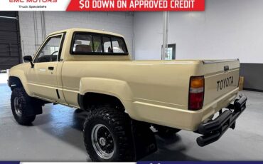 Toyota-pickup-1985-6