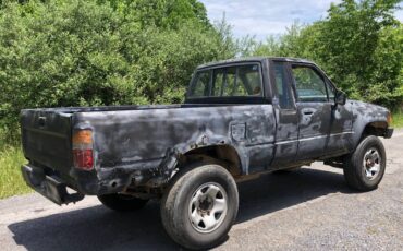 Toyota-pickup-1986-1