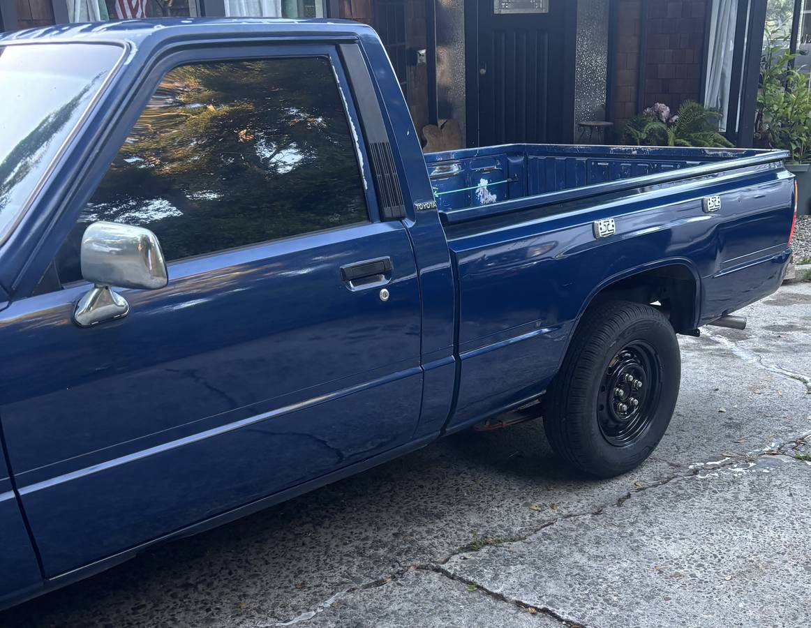 Toyota-pickup-1986-10