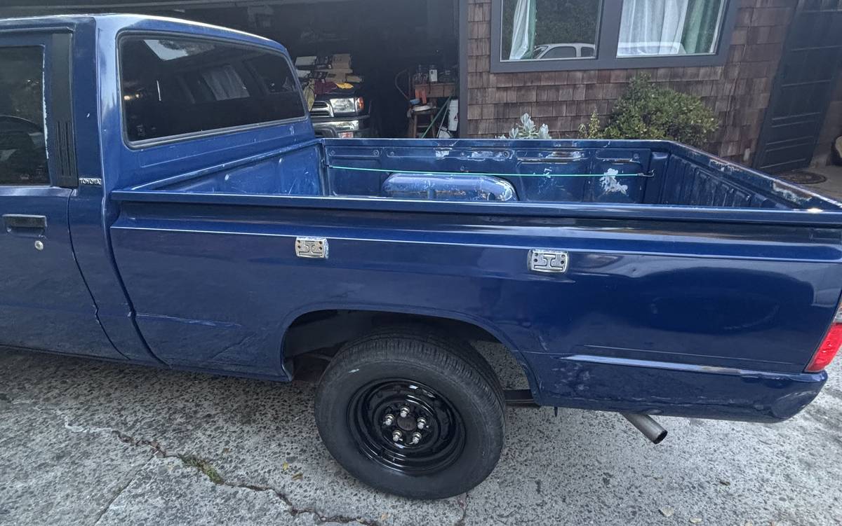 Toyota-pickup-1986-11
