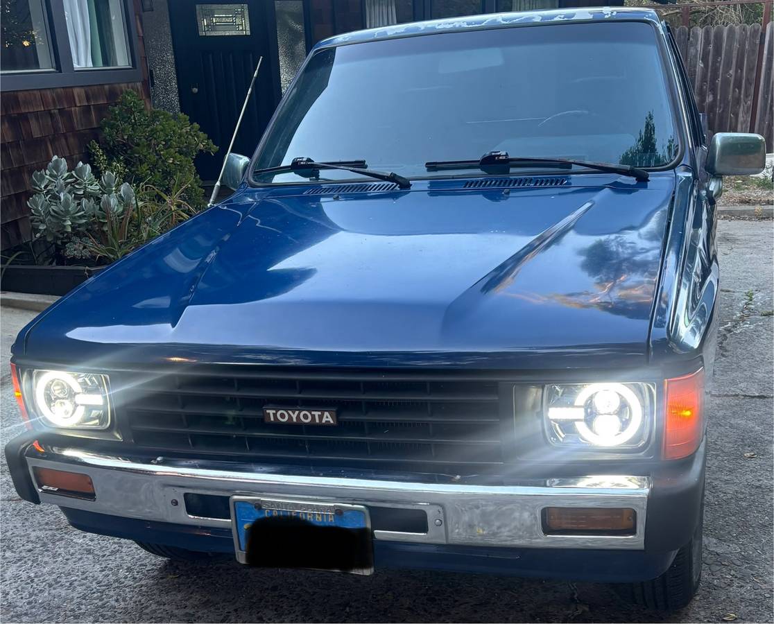 Toyota-pickup-1986-2