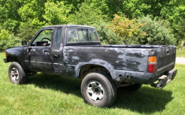 Toyota-pickup-1986-2
