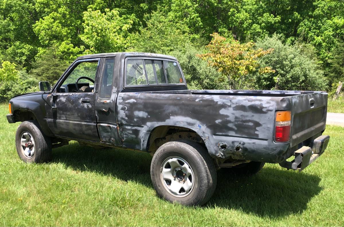 Toyota-pickup-1986-2