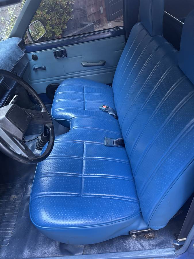 Toyota-pickup-1986-23